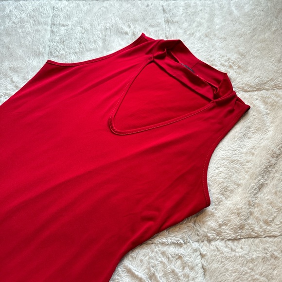 Sleeveless red dress - Picture 2 of 3